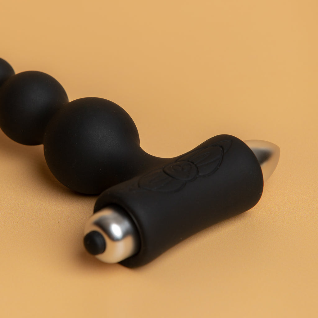 The petite sensations bubbles black. The removable bullet is seen inserted at the end. 
